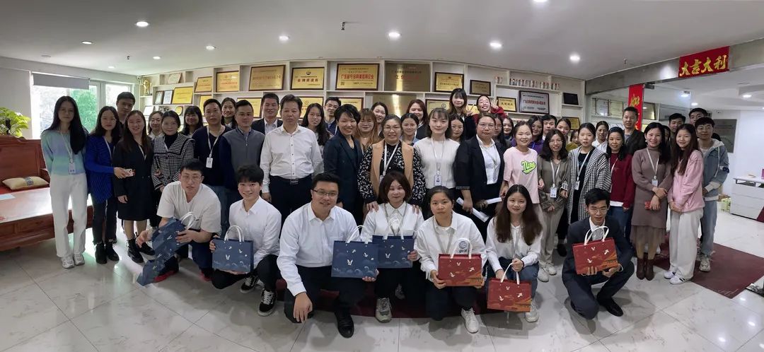 針鋒相對辯天下，唇槍舌戰(zhàn)展雄風