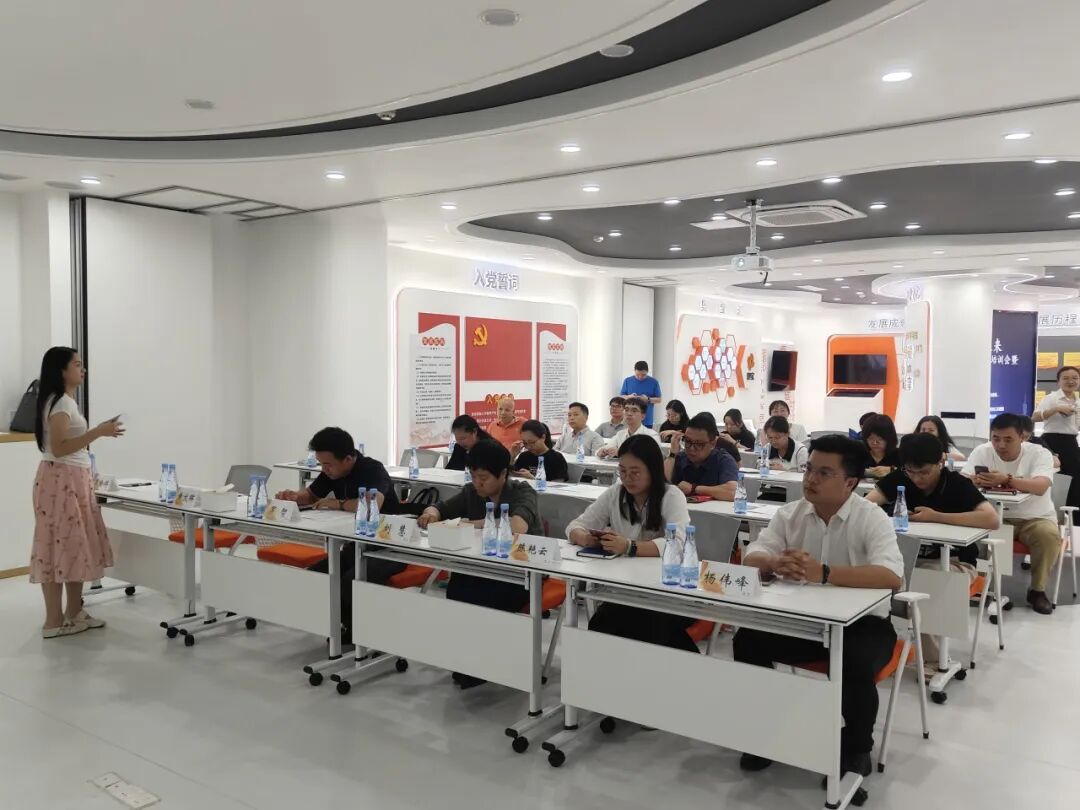 【協(xié)辦第四期】科技賦能·荔創(chuàng)未來——2025高新技術(shù)企業(yè)認(rèn)定培訓(xùn)會(huì)暨納稅服務(wù)宣傳活動(dòng)圓滿舉辦